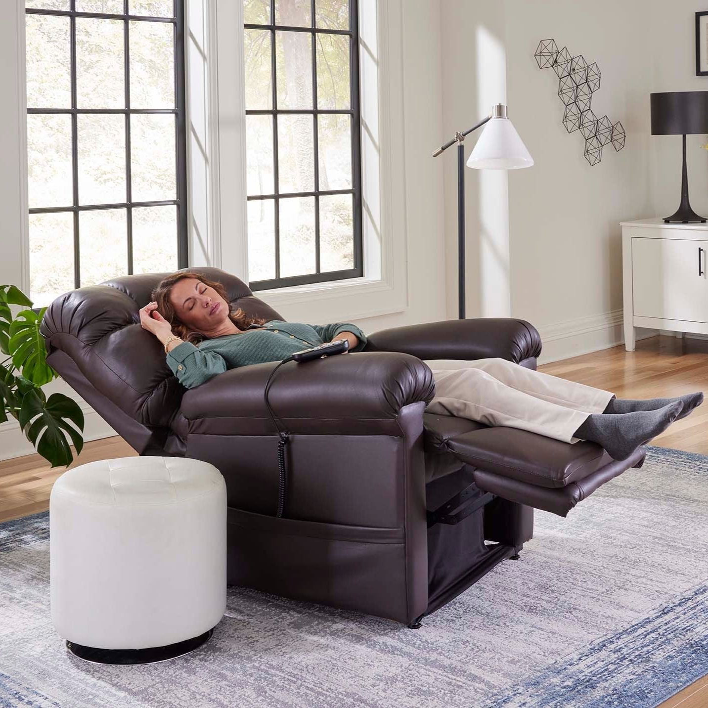 Woman reclined in her Golden Technologies Cloud Pr510 lift chair